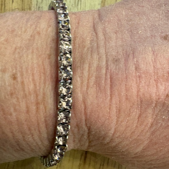 6 Elegant Green stretch Bracelet by Touchstone Crystal $20 each - Picture 4 of 7